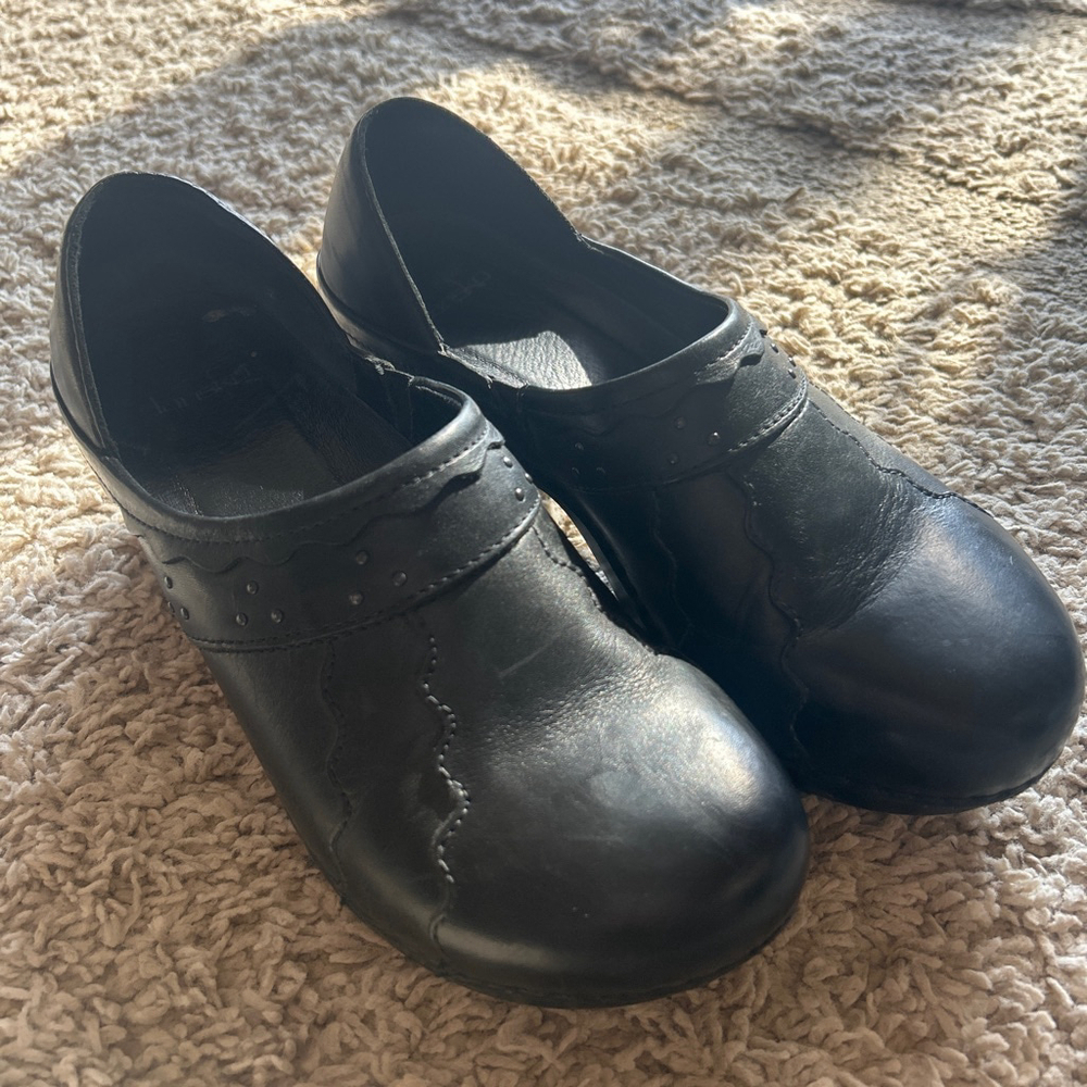 Dansko Hailey Clog Shoes Womens 40 us 9 am Black Scalloped Leather - Runs Small